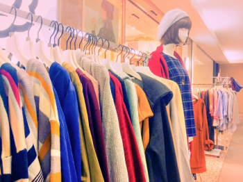 知的でポジティブな女性たちに向けたアパレルブランド【ROPÉ(ロペ)】でアパレル販売!@大丸東京店